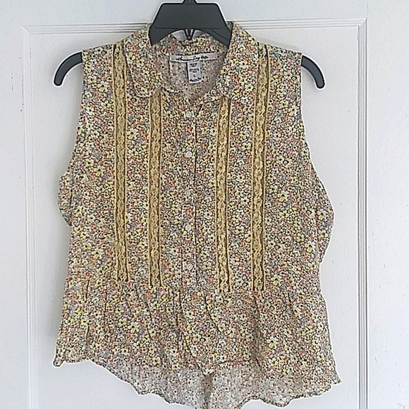 American Rag Floral Top - Picture 2 of 4